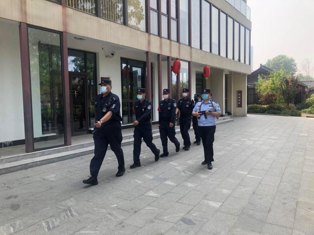 沭阳巡特警平安花乡的钢铁卫士