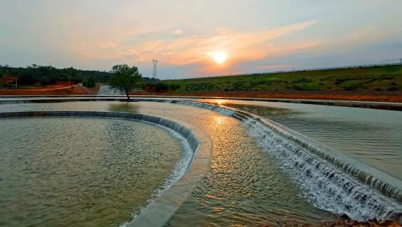 九泉水库人工瀑布群