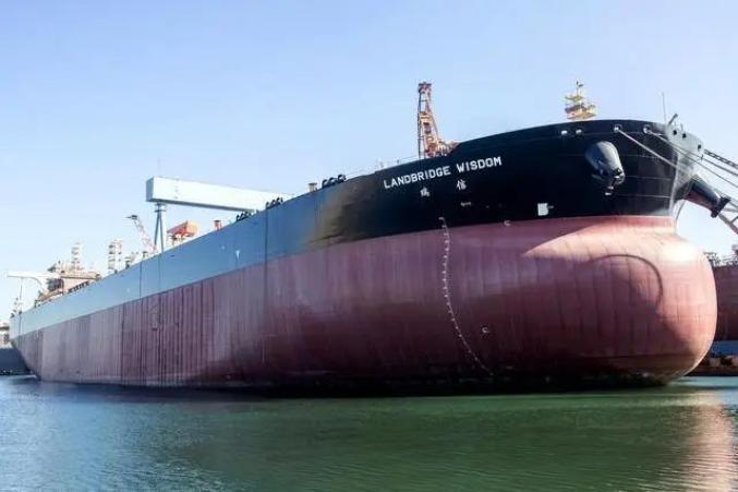科技引领国产30万吨级油轮顺利交付使用