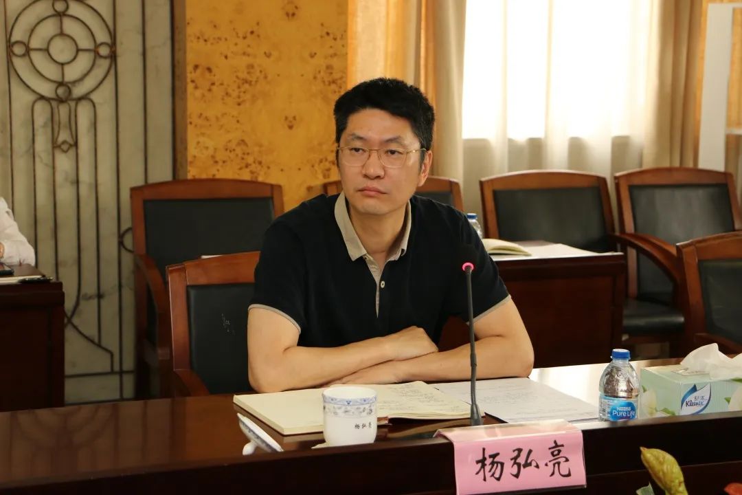 街道党工委副书记,办事处主任杨弘亮就街面动态管理