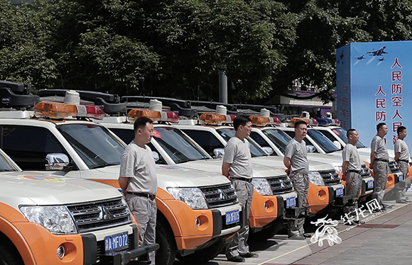 移动巡游警报车.华龙网新重庆客户端记者 王珏 摄