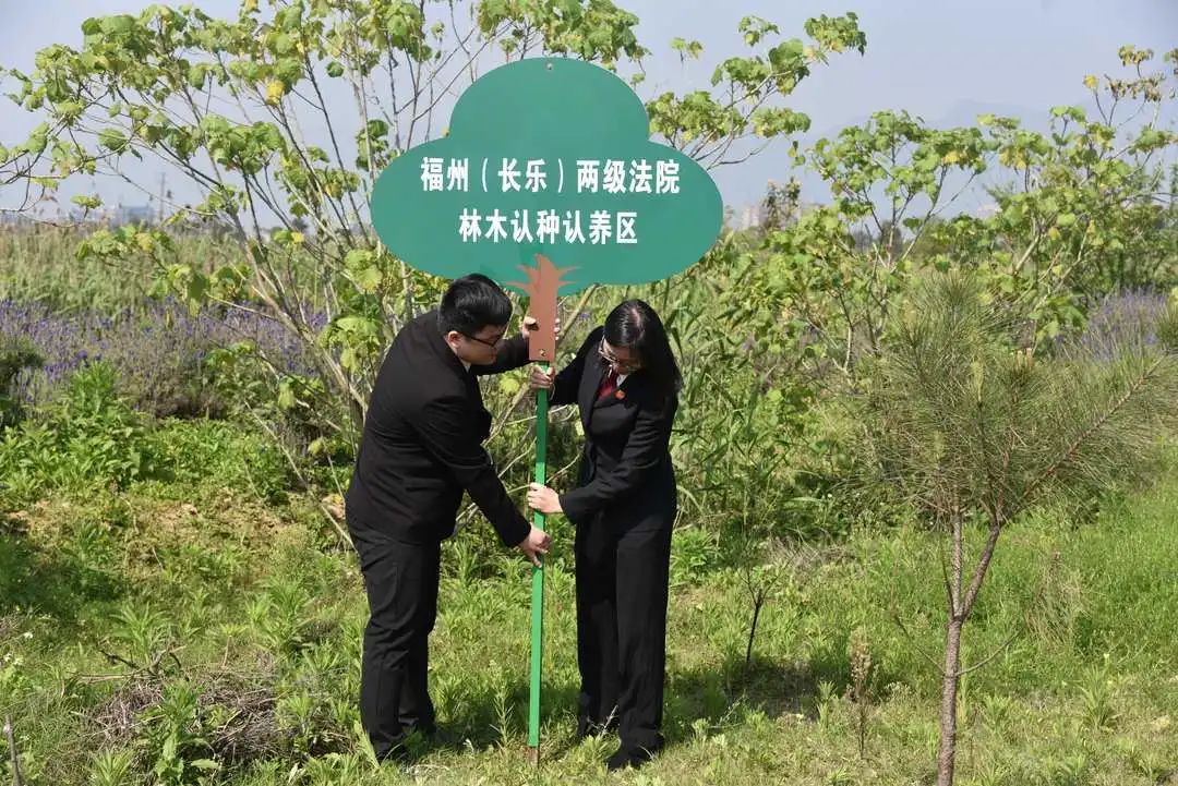 法院干警还依托闽江河口湿地生态司法保护基地和"海丝蓝屏"活动载体