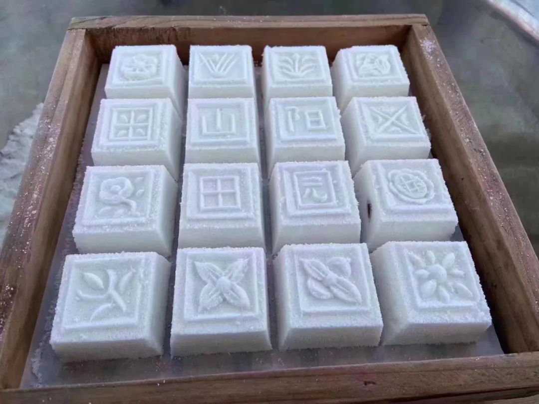 金山方糕盐水牛肉一群小伙伴围着篝火唱歌跳舞帮你卸掉一身的疲惫和