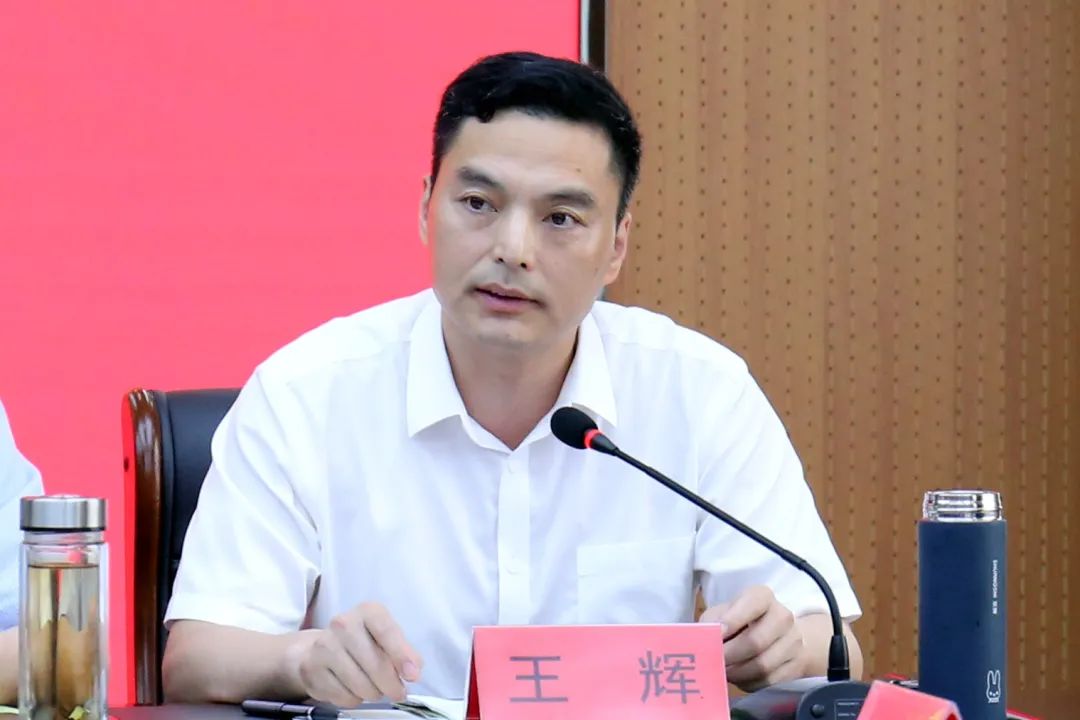 市委统战部班子成员徐友根,徐跃莲,王辉,莫锋,民革专职副主委郭修伟