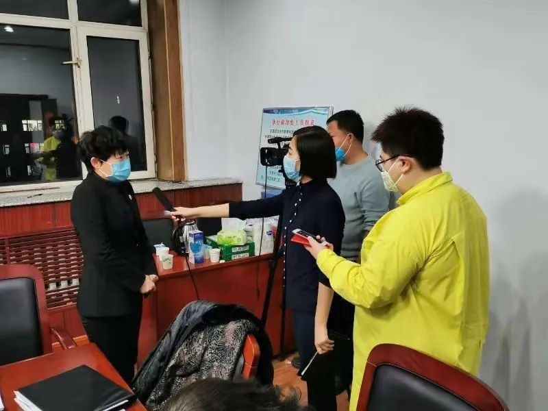 致敬了不起的她战疫哨兵担当有我市委宣传部新闻科科长王晨曦