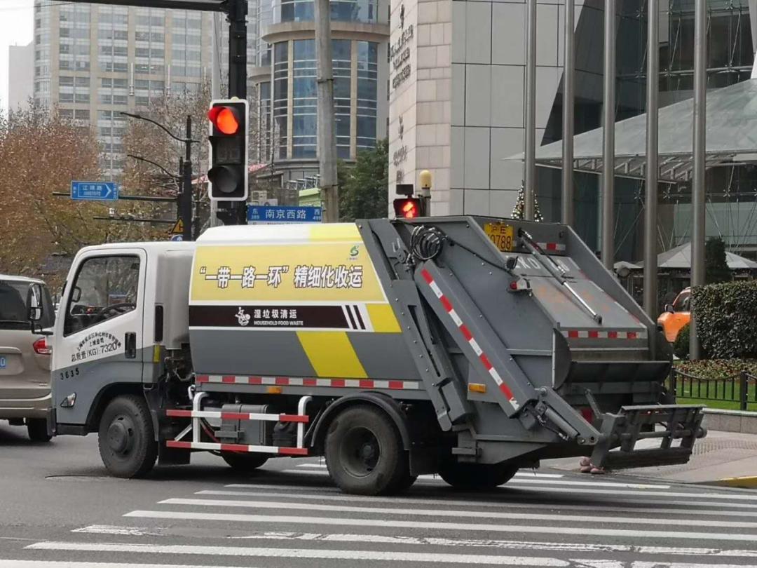 聚焦上海市推行环卫行业车辆车容车貌管理五要五禁