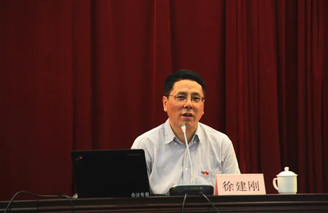 会议由区委常委,宣传部部长胡明华主持.