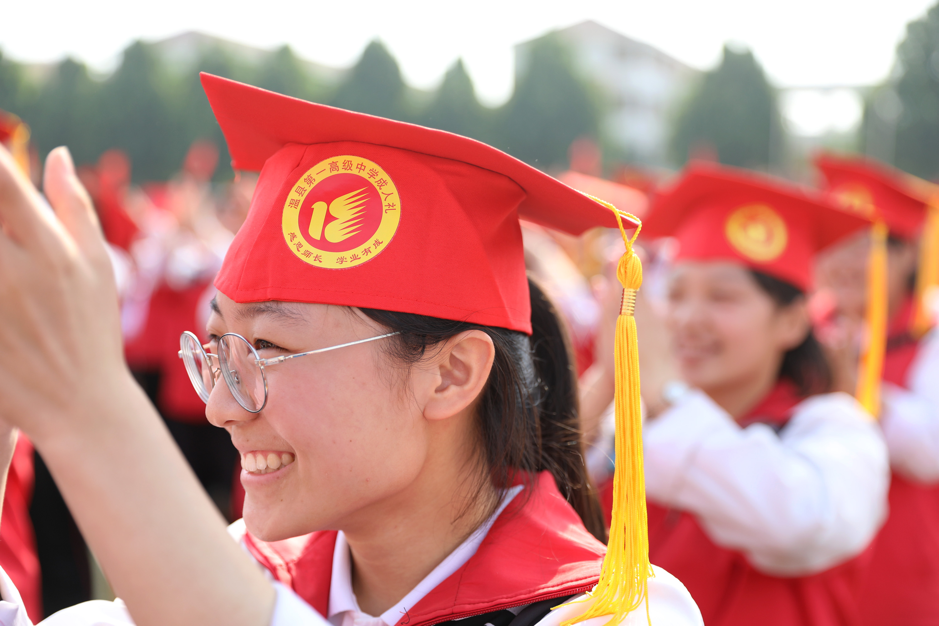 6月6日,河南省焦作市温县一中的高三学生们在成人礼仪式教师寄语环节