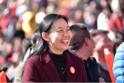 喜上加喜来到云南弥勒小伙儿想找个有孩子缘的媳妇儿很难吗