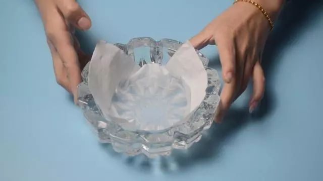 烟灰缸里放一张纸巾用途真厉害