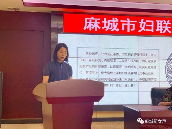 林晓英强调,妇女干部应该练好内功,加强品性修养,丰富自身内涵,才能有