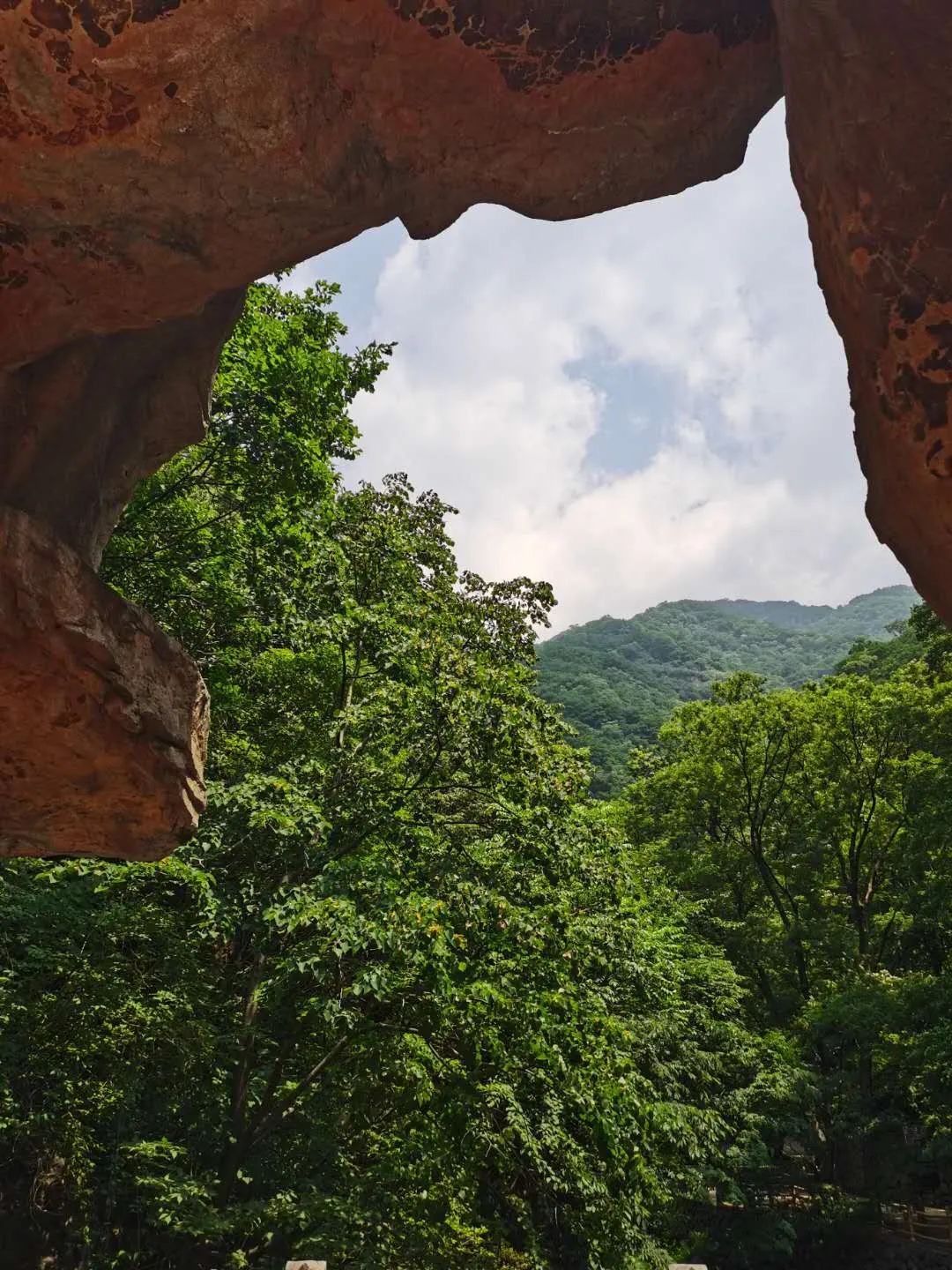 山西省历山皇姑幔是垣曲历山自然生态旅游区的重要景区