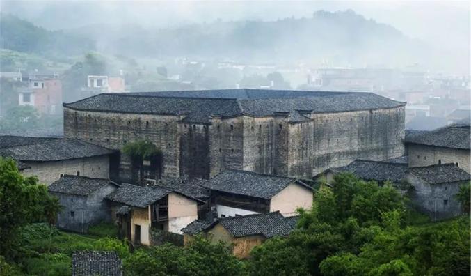 这方土地,有古塔方显兴旺据《江西通志》,《赣州府志》等史料上记载