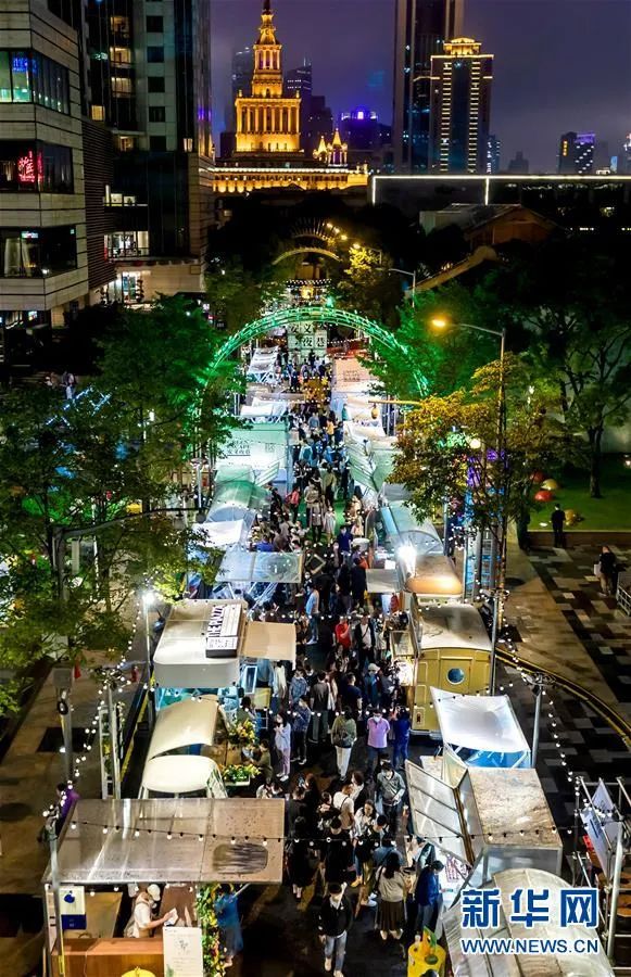 上海烟火气回来了不绝于耳的叫卖声蒸腾的热气烹炒的火苗武汉夜市的