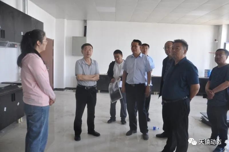 刘川楠深入万家乐扶贫产业园检查指导培训基地规划装修工程