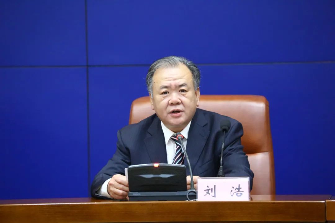 院长刘浩介绍了整理康熙《济南府志》的历史意义和主要特点等相关情况