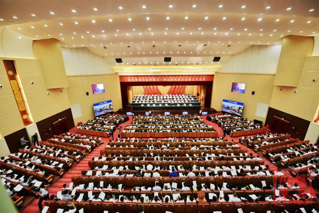 凉山两会人民代表大会今天开幕今年178万人脱贫明年开通成昆铁路复线