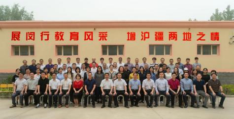 动态泽普县委书记刘四宏走访上海援疆教师驻地