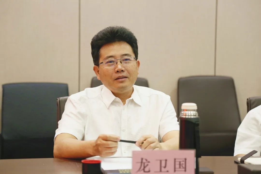 龙卫国对刘吉诚一行表示热烈欢迎,并介绍了中建长江,中建西南院的基本