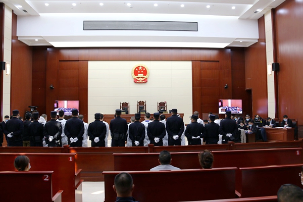 城东区法院公开宣判袁某等16人恶势力犯罪团伙一案