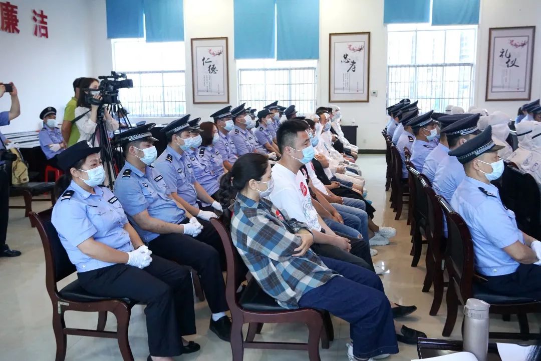 慈利法院公开开庭审理马某平等34人涉恶势力犯罪案件