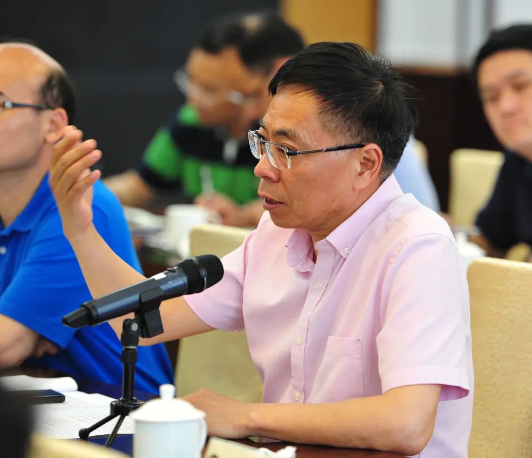 会上,区发改委主任胡志宏通报了《闵行区"十四五"经济社会发展基本