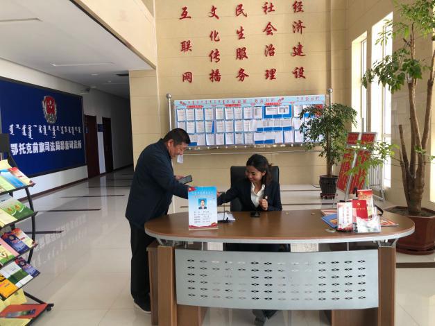 党员示范岗服务群众02我在一线