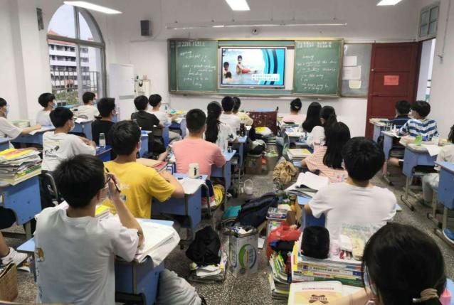 可以说他的合作者至今都是歌坛的半壁江山_大男当婚续集
