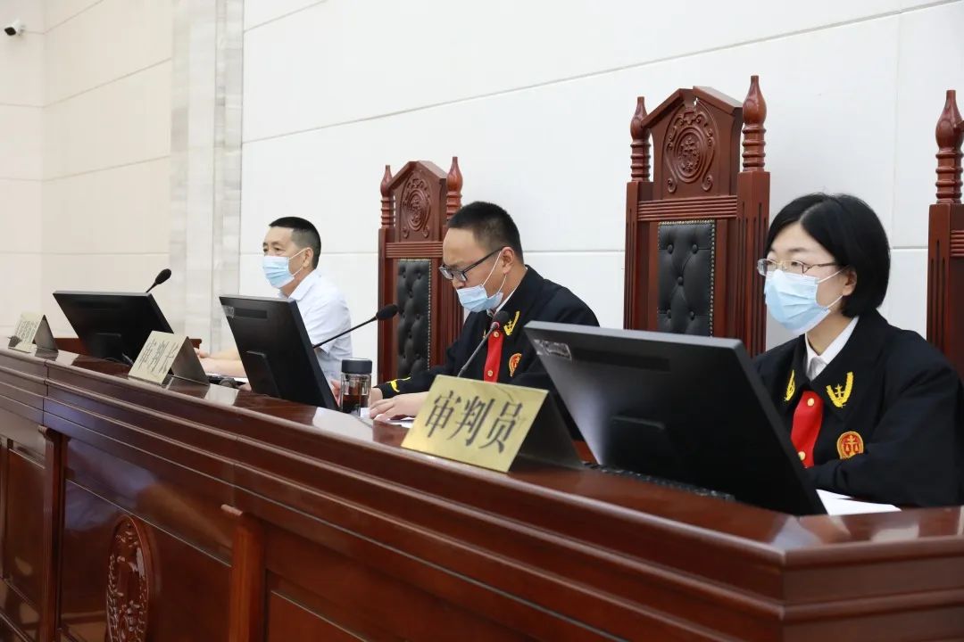 卖淫指控称:李昌全,吴敏二人在其租住房内先后招募佘克服,梅强,大张兵