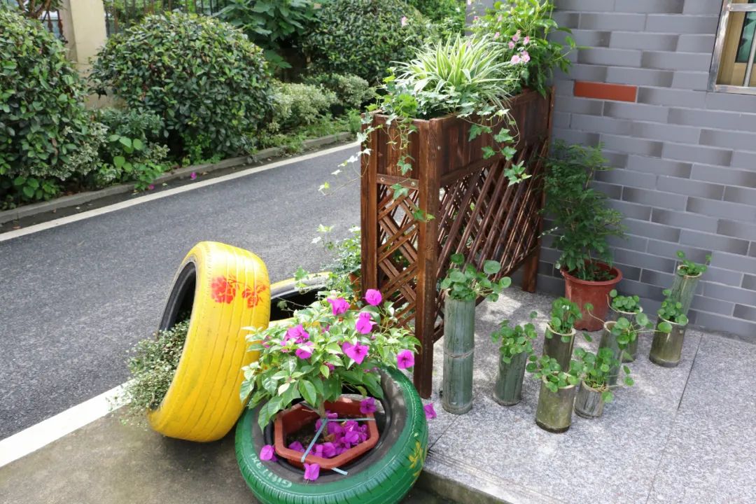 碎石,贝壳,轮胎,麻袋,经过"有心人"的一番巧思改造,竟成了装饰庭院的