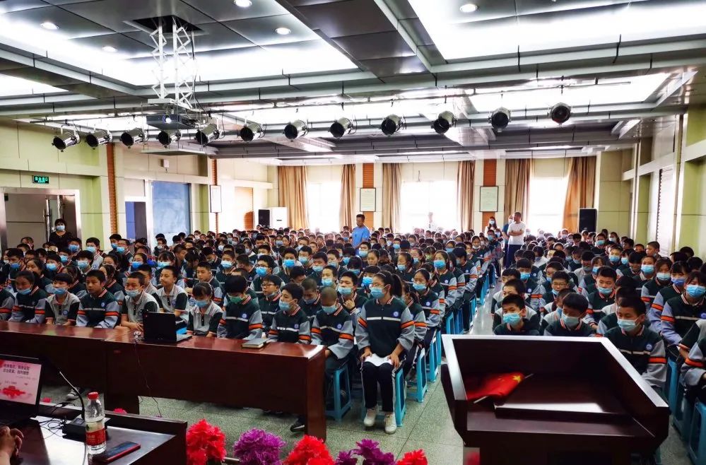 西固法院副院长韩继欣前往兰州市第二十中学开展法制讲座