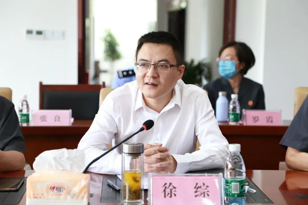 会上,万源市市委副书记徐综表示,此次签约是川渝六地法院落实中央