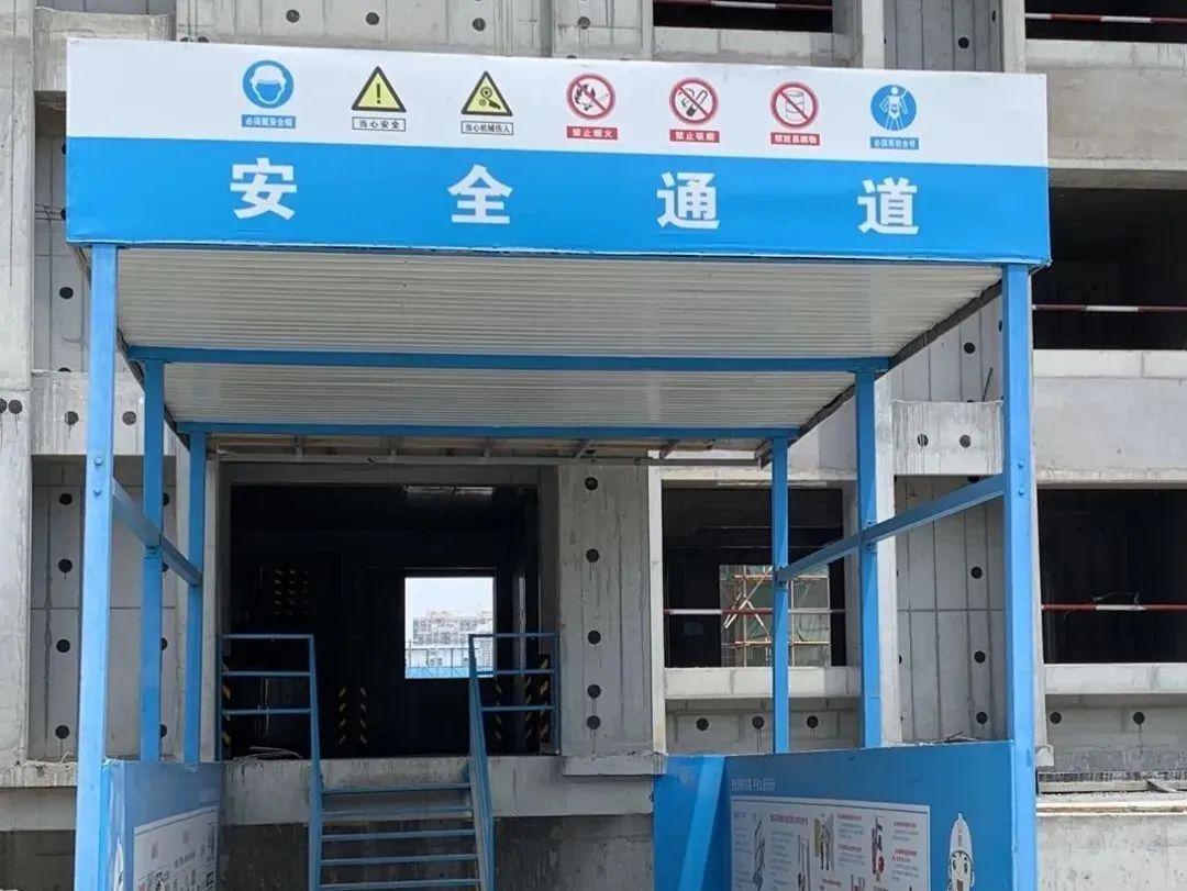 安全通道安全体验馆地下室灯带钢筋加工场电梯井防护配电室   滑动