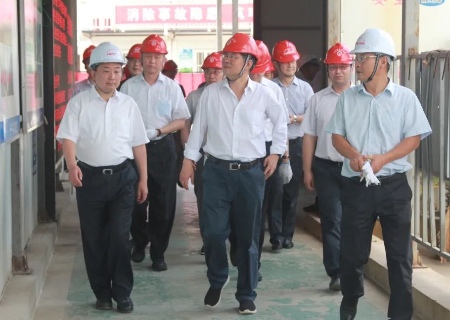 王同军一行到连镇铁路五峰山长江大桥工地调研