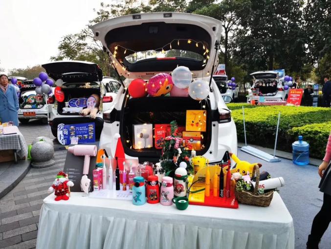 走逛车尾箱创意集市去现场2000斤荔枝免费送