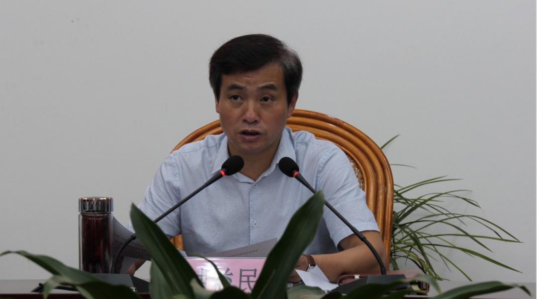 解放思想大讨论钟益民主持召开进贤县在彰显省会担当中挑重担勇争先