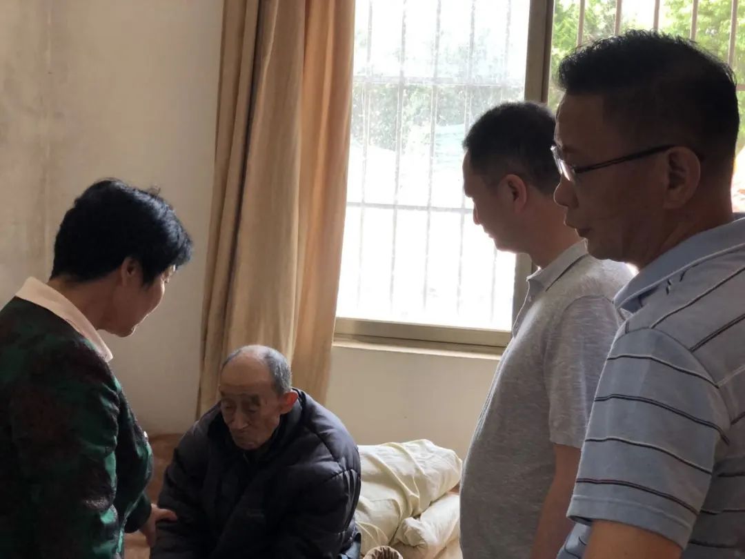 建公寓赡养孤残老人20年，他们被这个老党员所打动