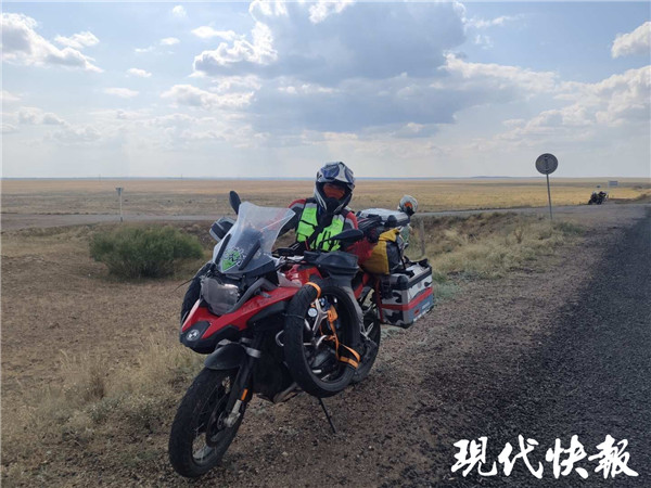 南京骑摩托女李春辉图片