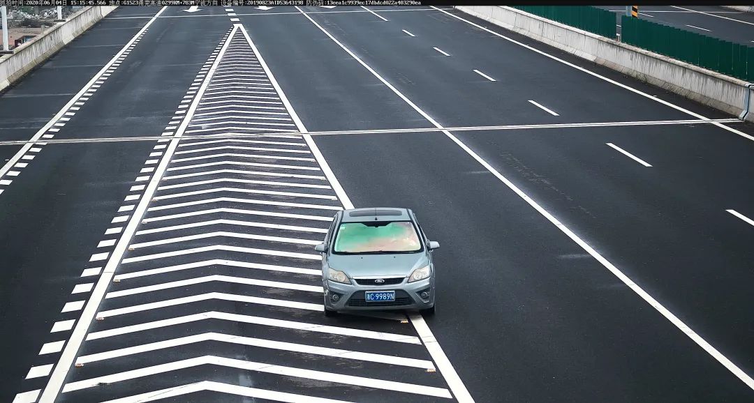 浙a1723w浙c2sx75你被曝光了违法实线变道别再侥幸了