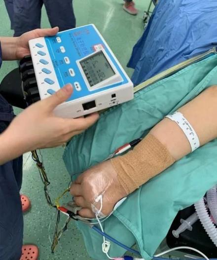 全国首创自主呼吸针刺复合麻醉胸腔镜气管恶性肿瘤切除