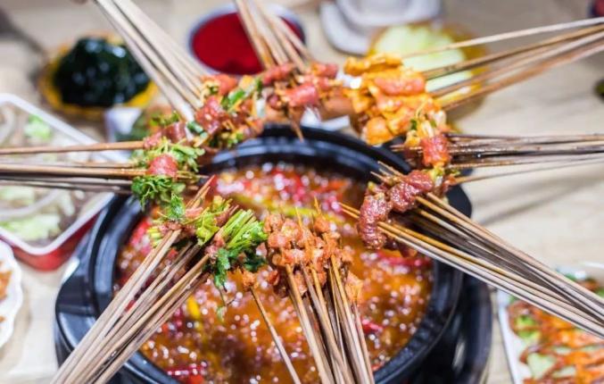 德阳火锅店排队搞事15块8就能烫一顿