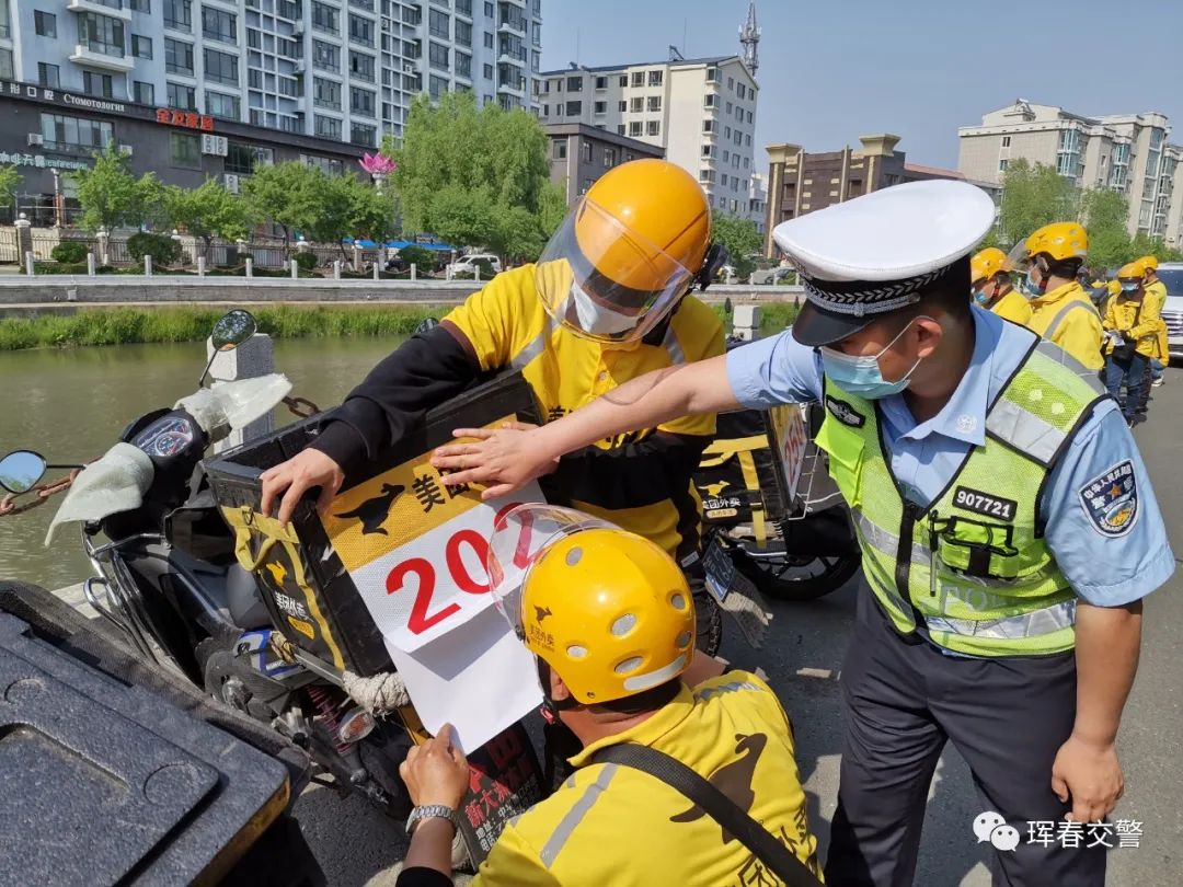 一盔一带安全常在一人一车一码紧箍咒保障交通安全
