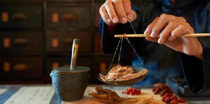 "梅雨季"来临,中药该如何保存?小松请来药剂师支招