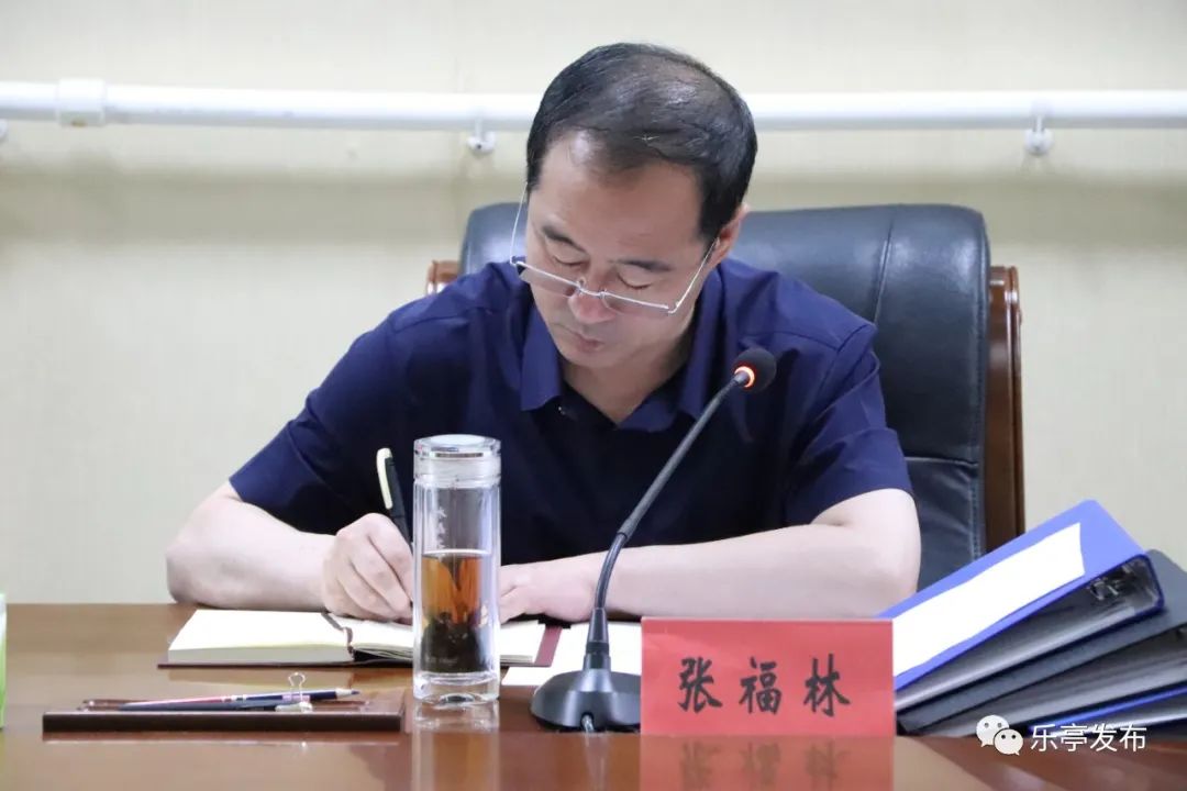 县委书记张福林主持召开县委理论学习中心组第十次专题学习及研讨交流