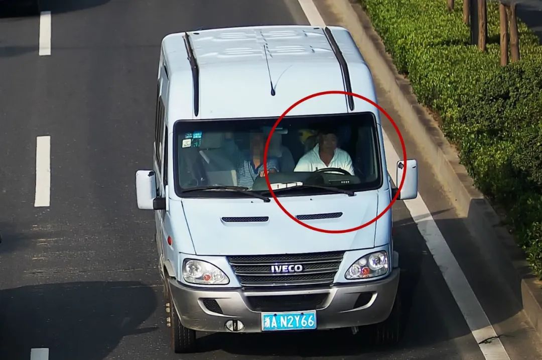 曝光建德这22名司机开车不系安全带被拍了