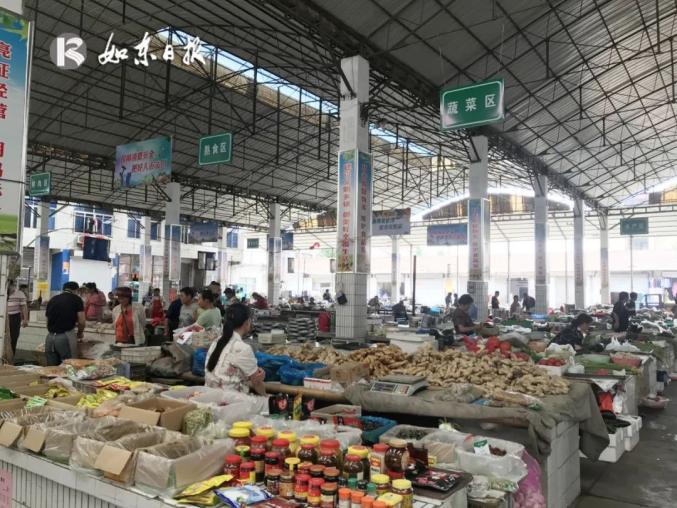 現在,走進新店鎮水產市場,菜場內秩序井然,農副產品,蔬菜,肉類,水產等