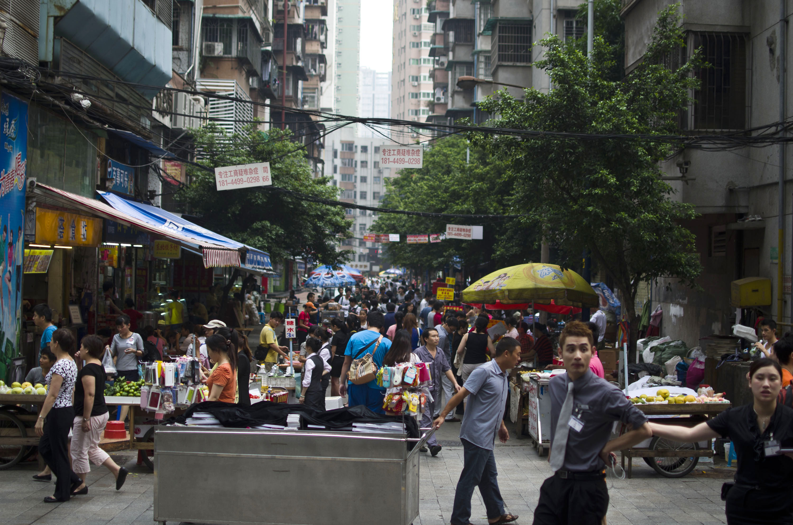  广州复刻服装一条街地址，广州大牌复刻服装货源在哪个位置