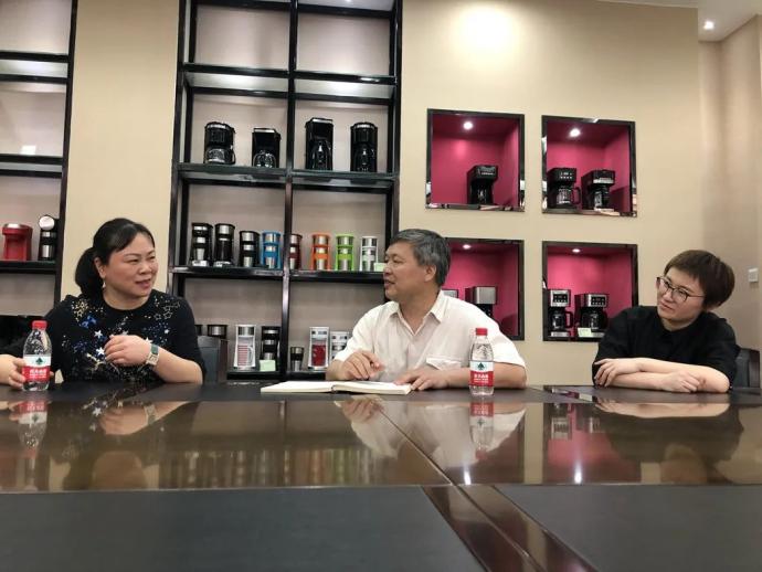 一个小时聊下来,刘桦林对这家企业对底细也摸清楚了"我会把你们公司