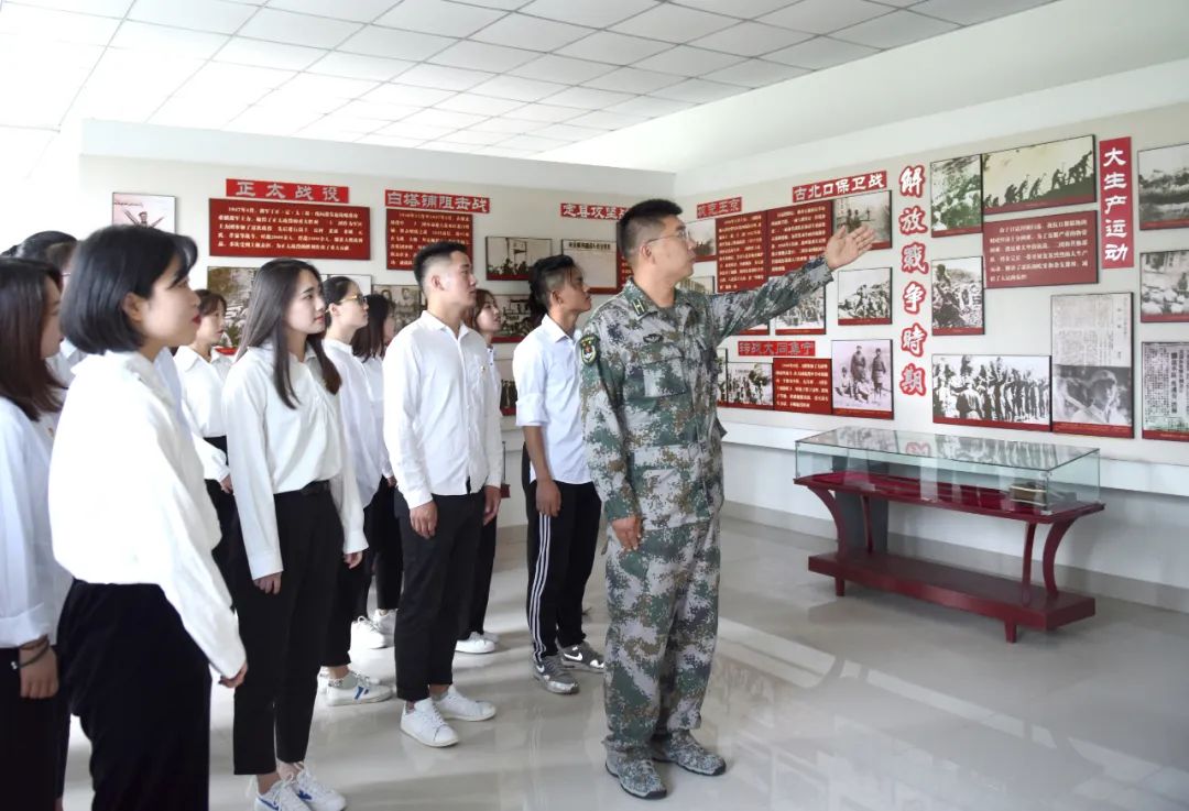 元宝区与驻丹65735部队开展"传承红色基因,一颗红心跟党走"主题活动