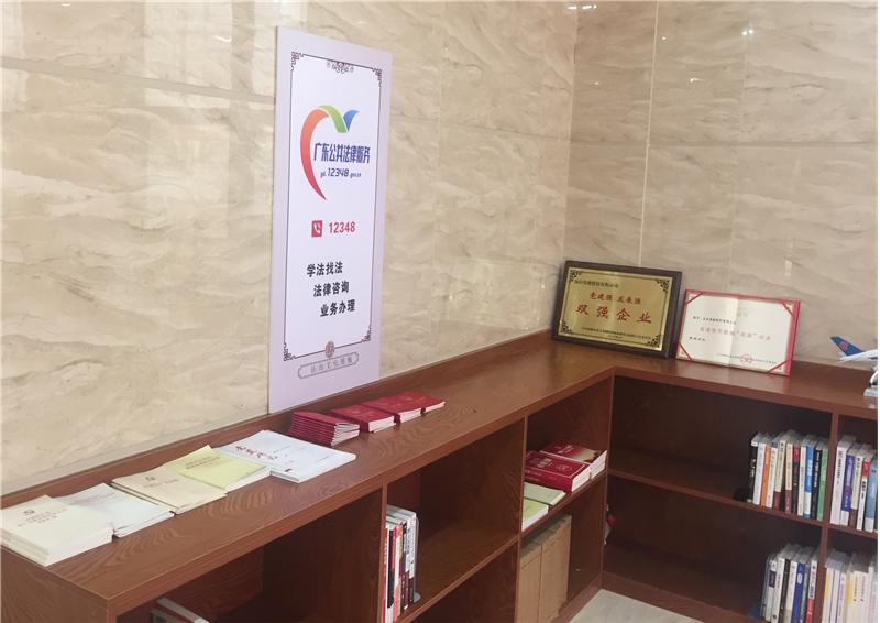 开展"法律大宣传"活动,激励机制,创建成效等六个方面入手,通过质量墙